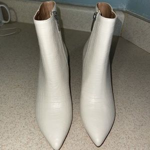 NEVER WORN Steve Madden white booties